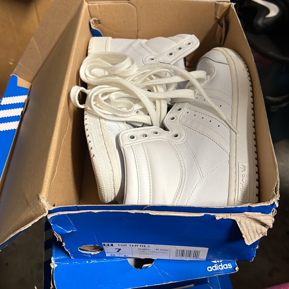 Adidas shoes - Picture 7 of 8